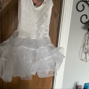 White undergarment dress slip with tulle for lift 
•Tag Size: 2